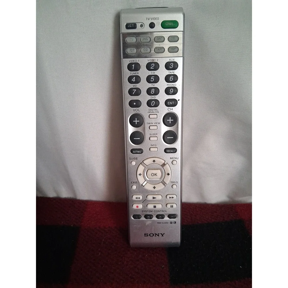 Sony RM-VL600 8 Device Universal Remote - TV, DVD, SAT, CBL, VCR, CD, TAPE, AMP